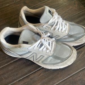 Mens new balance sneakers- used condition